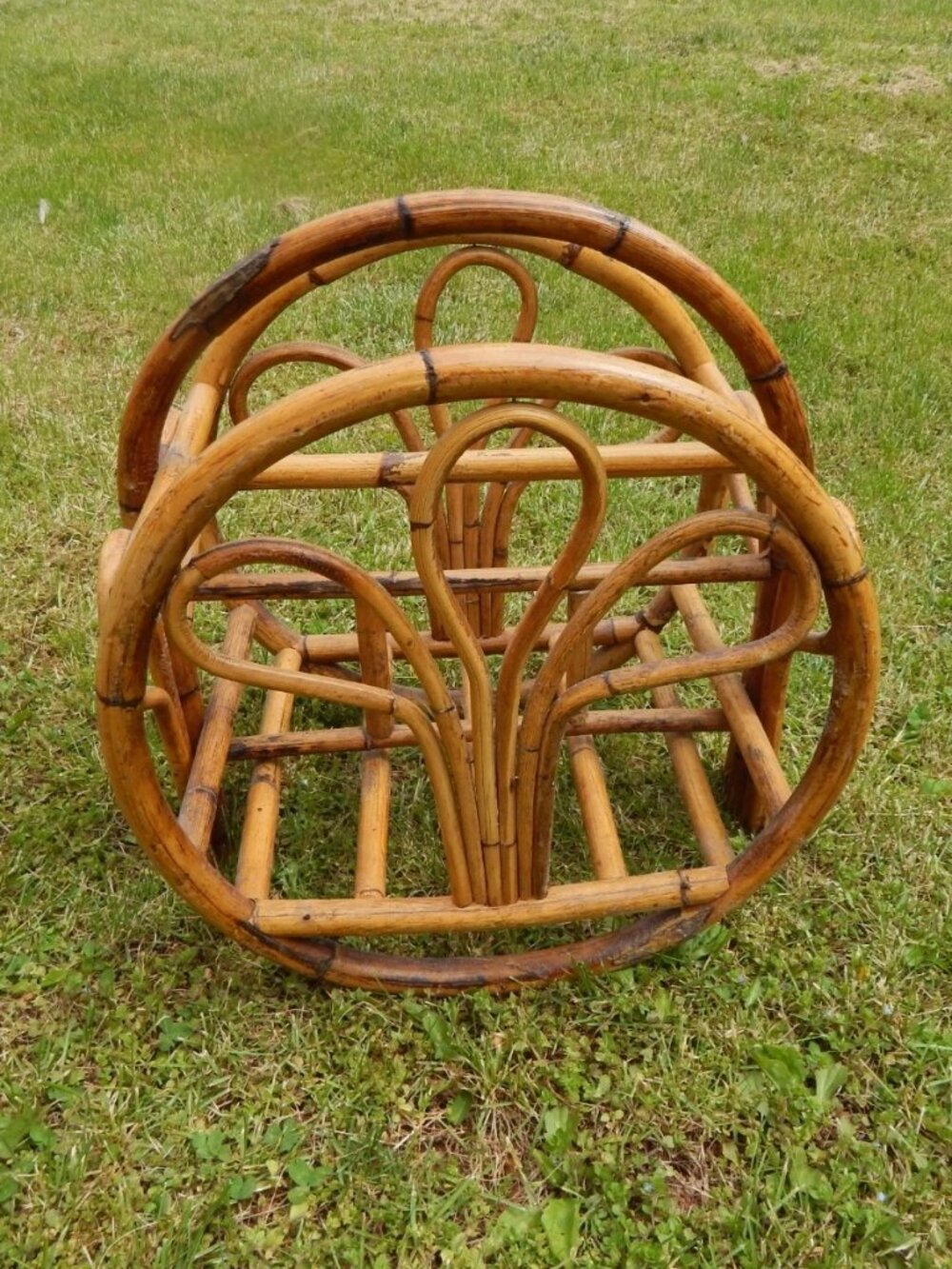Vintage Bentwood Rattan Bamboo Boho Tiki Magazine Rack ***************